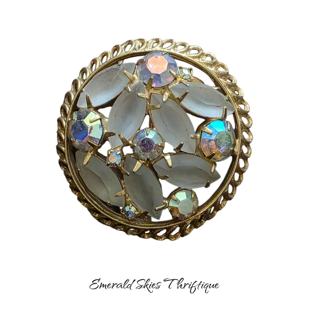 Vintage Frosted glass round Gold Tone brooch domed no makers mark free shipping